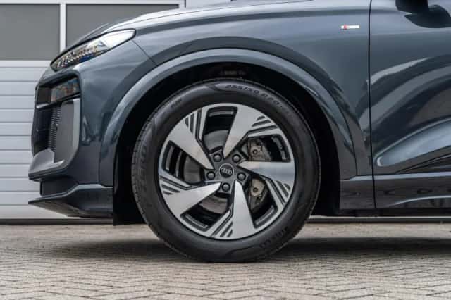 Audi Q6 e-tron (2025) thumbnail 13