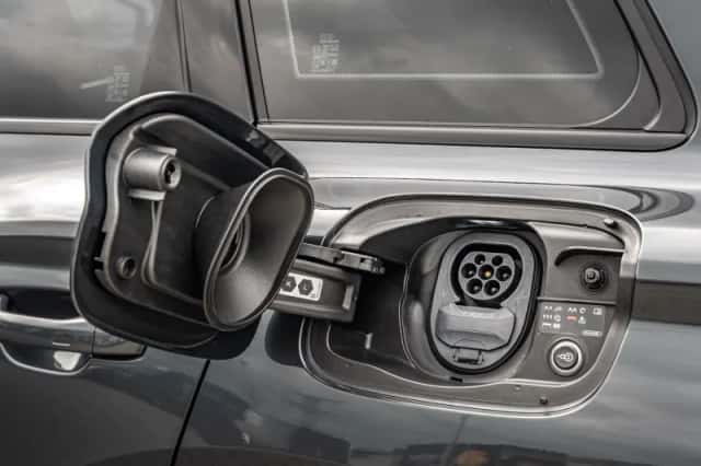 Audi Q6 e-tron (2025) thumbnail 15