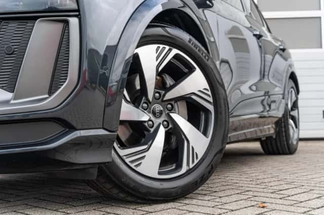 Audi Q6 e-tron (2025) thumbnail 16