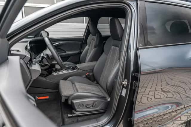 Audi Q6 e-tron (2025) thumbnail 4