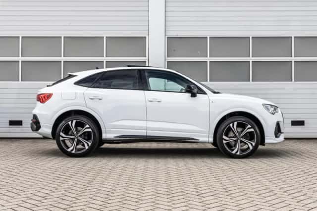 Audi Q3 (2023) thumbnail 3