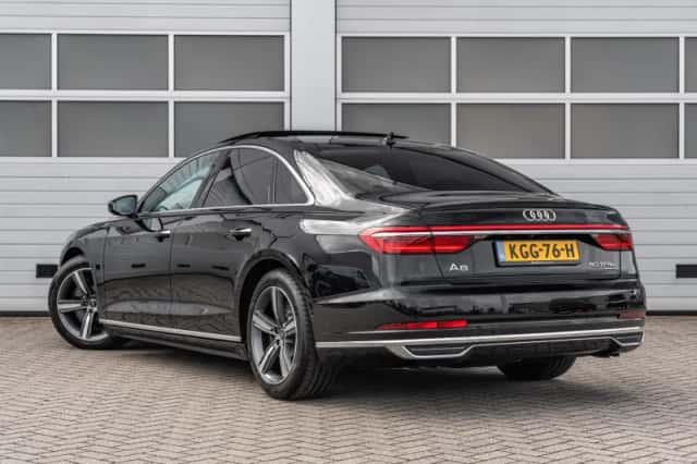 Audi A8 (2021) thumbnail 2