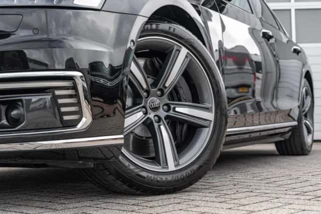 Audi A8 (2021) thumbnail 15