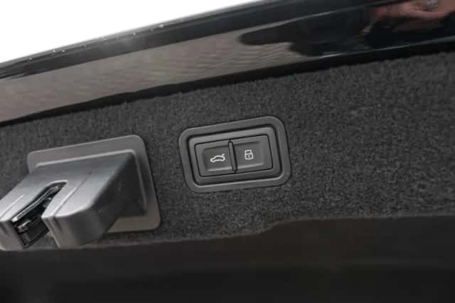 Audi A8 (2021) thumbnail 18