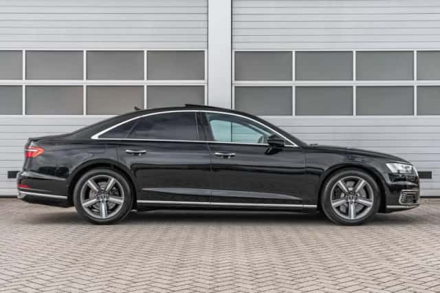 Audi A8 (2021) thumbnail 3