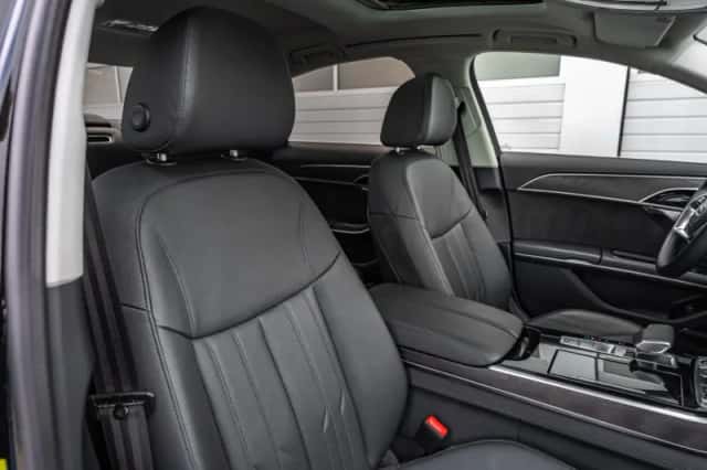 Audi A8 (2021) thumbnail 22