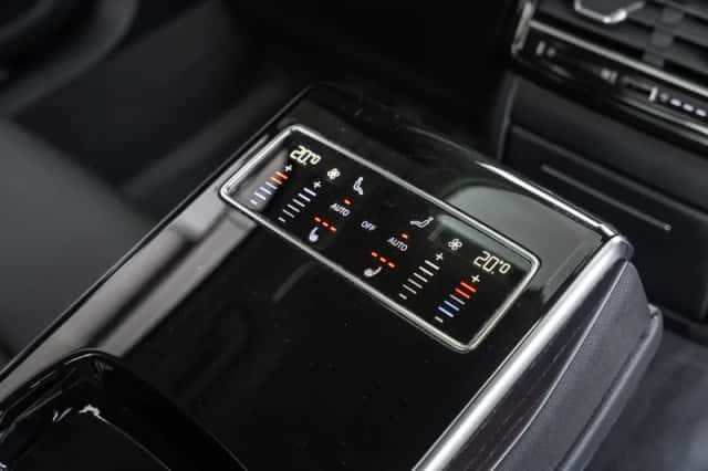 Audi A8 (2021) thumbnail 25