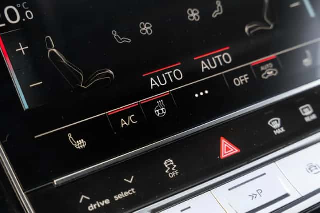 Audi A8 (2021) thumbnail 37