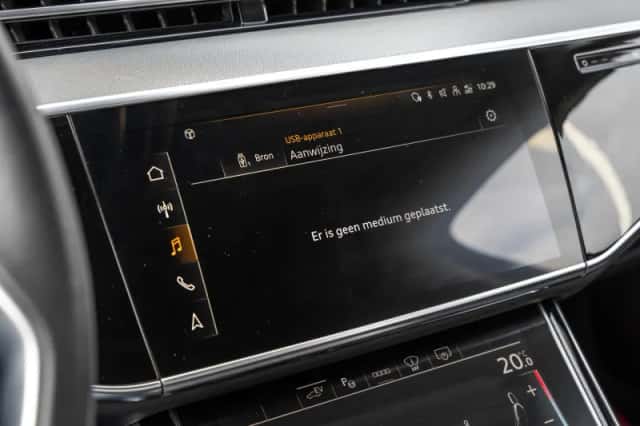 Audi A8 (2021) thumbnail 40