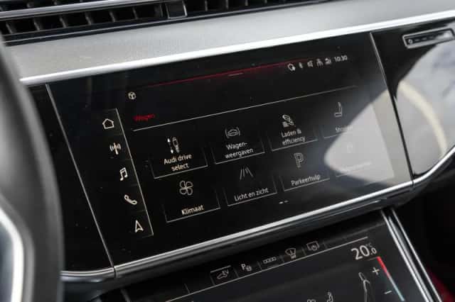 Audi A8 (2021) thumbnail 45