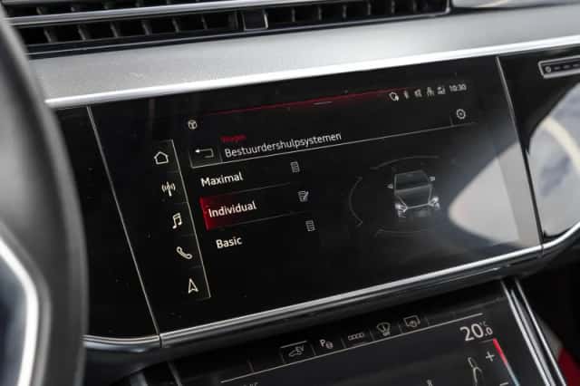Audi A8 (2021) thumbnail 48