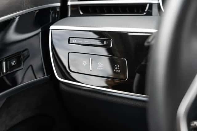 Audi A8 (2021) thumbnail 59