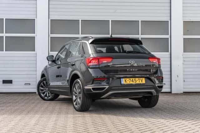 Volkswagen T-Roc (2021) thumbnail 2