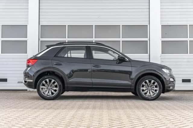 Volkswagen T-Roc (2021) thumbnail 3