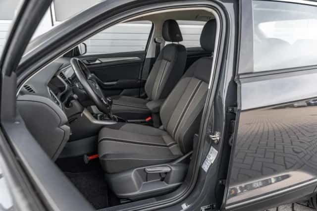 Volkswagen T-Roc (2021) thumbnail 4