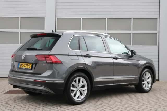 Volkswagen Tiguan (2017) thumbnail 2