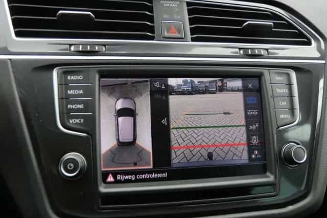 Volkswagen Tiguan (2017) thumbnail 25