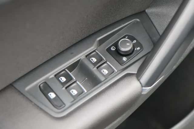 Volkswagen Tiguan (2017) thumbnail 28