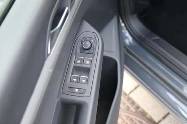 Volkswagen Golf (2022) thumbnail 16