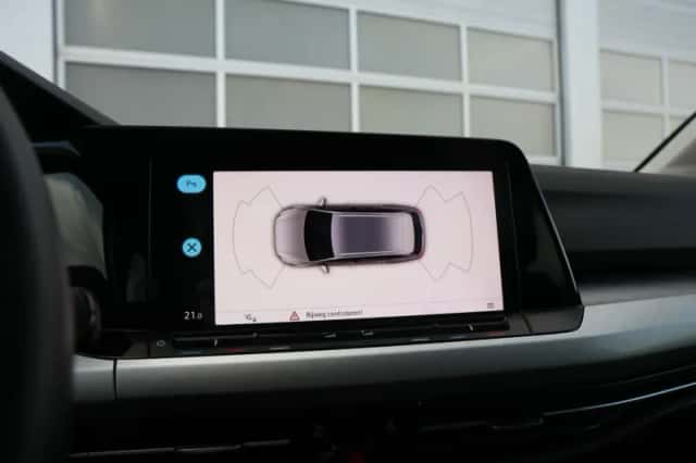 Volkswagen Golf (2022) thumbnail 24