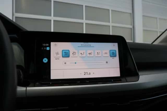 Volkswagen Golf (2022) thumbnail 25