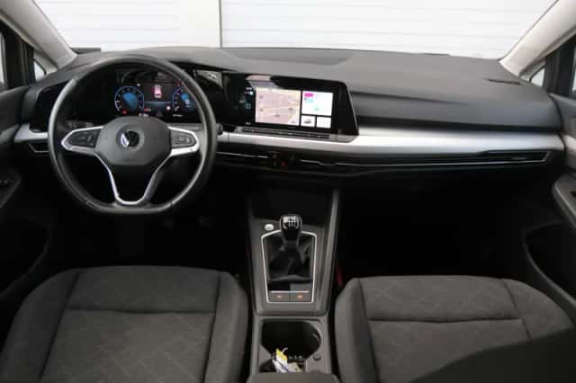 Volkswagen Golf (2022) thumbnail 4