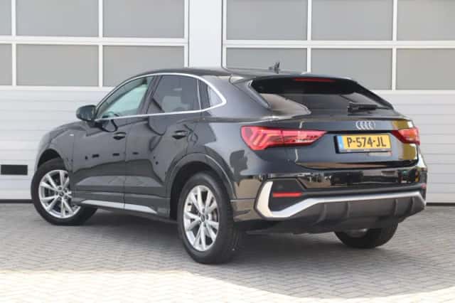 Audi Q3 (2022) thumbnail 2