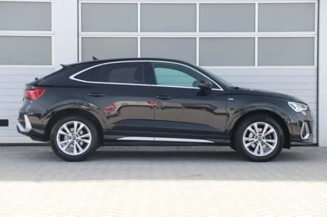 Audi Q3 (2022) thumbnail 3
