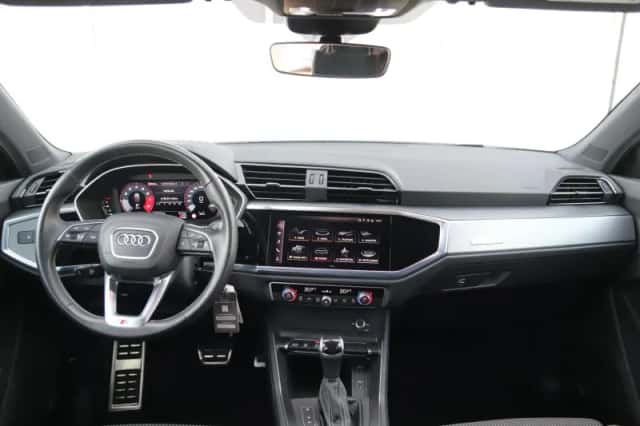 Audi Q3 (2022) thumbnail 4