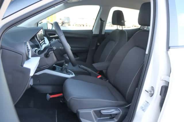 SEAT Arona (2022) thumbnail 4