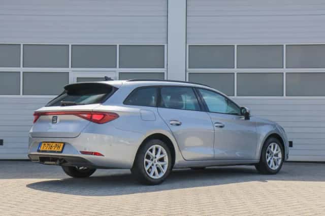 SEAT Leon Sportstourer (2023) thumbnail 2