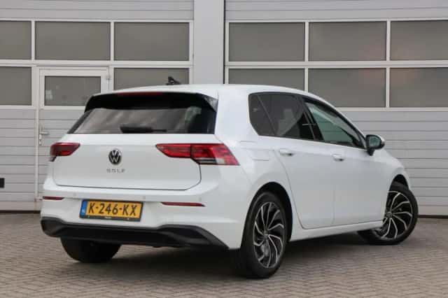 Volkswagen Golf (2021) thumbnail 2