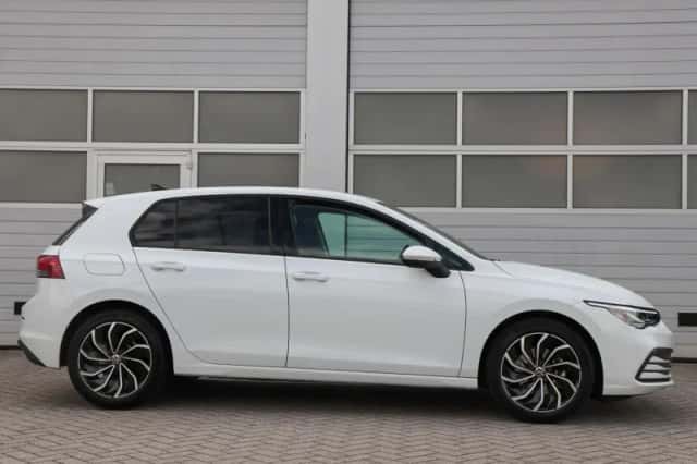 Volkswagen Golf (2021) thumbnail 3