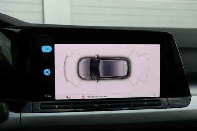 Volkswagen Golf (2021) thumbnail 25