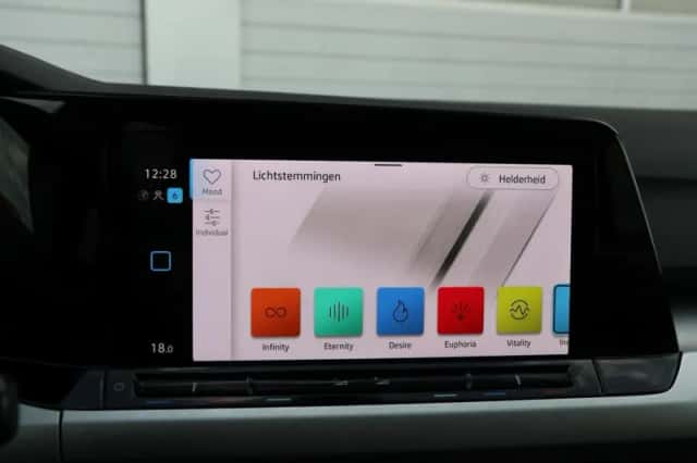 Volkswagen Golf (2021) thumbnail 32