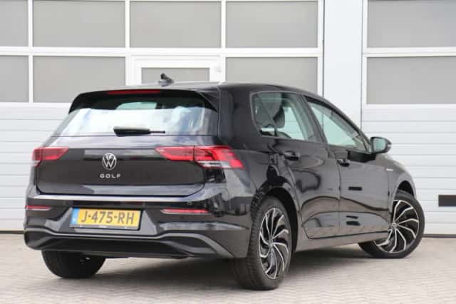 Volkswagen Golf (2020) thumbnail 2