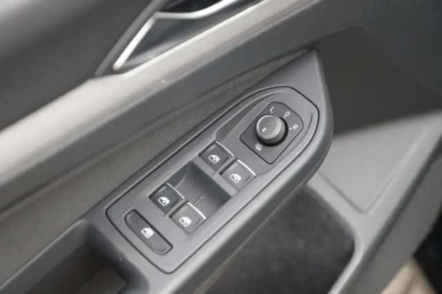 Volkswagen Golf (2020) thumbnail 27