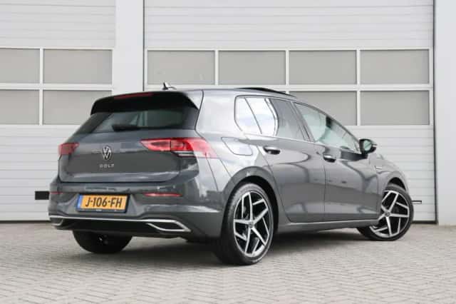 Volkswagen Golf (2020) thumbnail 2