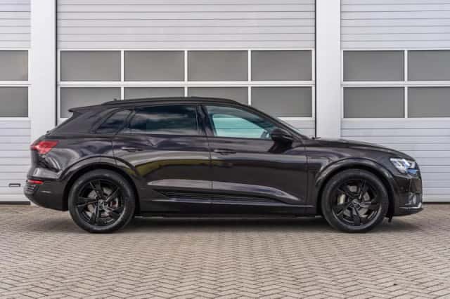 Audi Q8 e-tron (2024) thumbnail 3