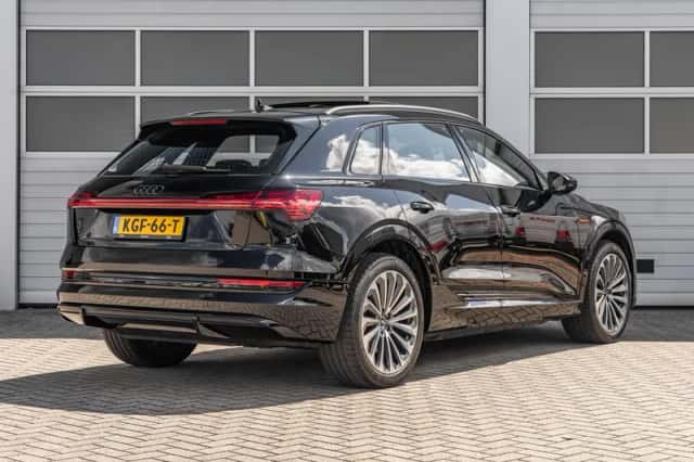 Audi e-tron (2022) thumbnail 2