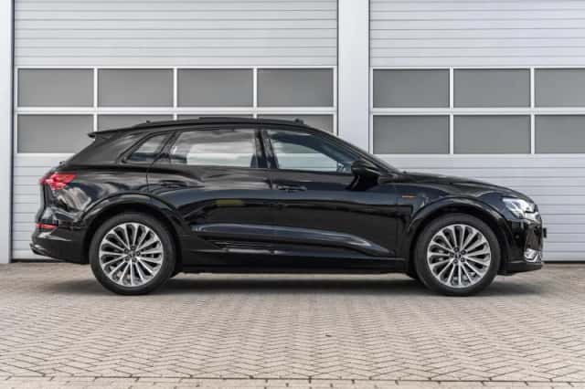 Audi e-tron (2022) thumbnail 3