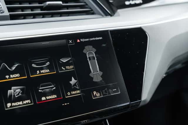 Audi e-tron (2022) thumbnail 42