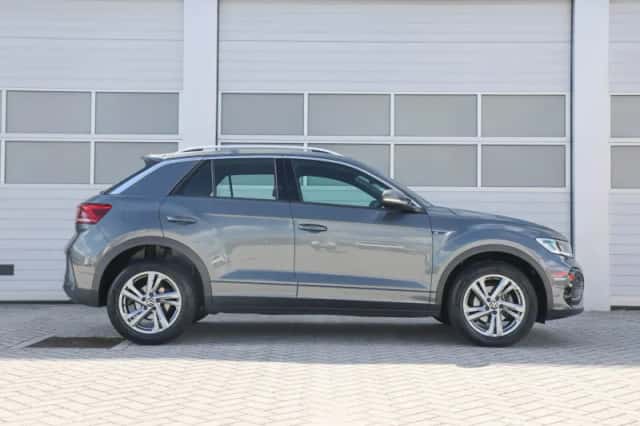 Volkswagen T-Roc (2023) thumbnail 3