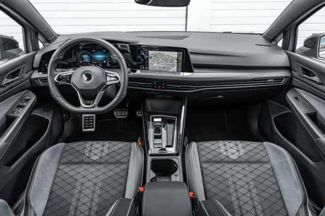Volkswagen Golf (2023) thumbnail 5
