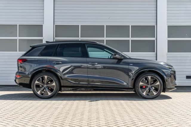 Audi Q6 e-tron (2025) thumbnail 3