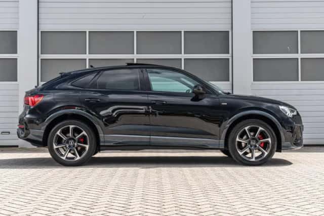 Audi Q3 (2021) thumbnail 3