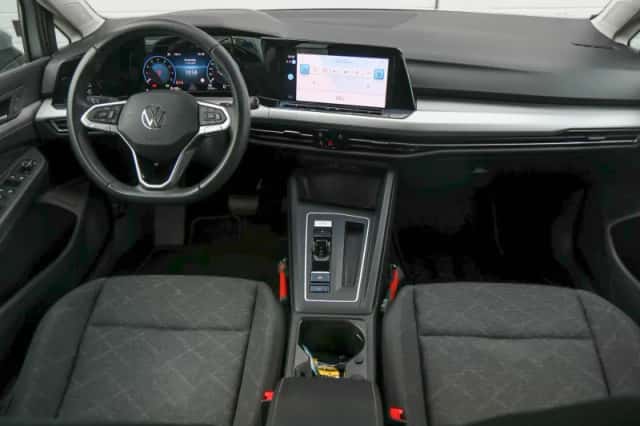 Volkswagen Golf (2024) thumbnail 5