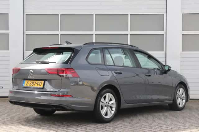 Volkswagen Golf (2024) thumbnail 2