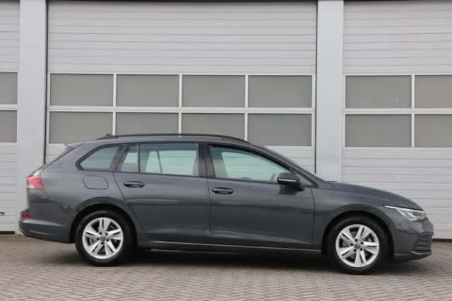 Volkswagen Golf (2024) thumbnail 3