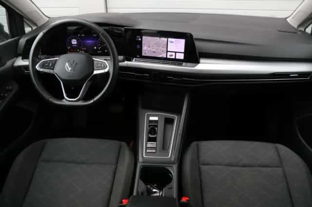 Volkswagen Golf (2024) thumbnail 5